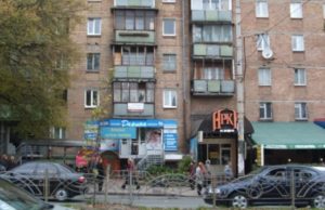 В Києві взялися за незаконні банери і вивіски