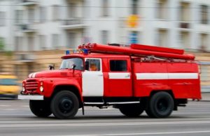 У Києві загорілася маршрутка: опубліковані фото з місця події