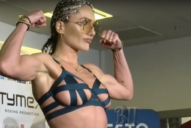 Напівгола боксерка з Польщі поцілувала суперницю і отримала удар: відео