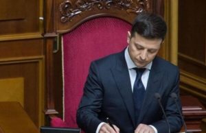 Зеленський підписав закон про прослуховування народних депутатів Зеленський підписав закон про прослуховування народних депутатів