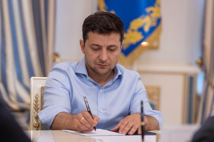 Зеленський підписав закон про «спліт», який вимагав МВФ