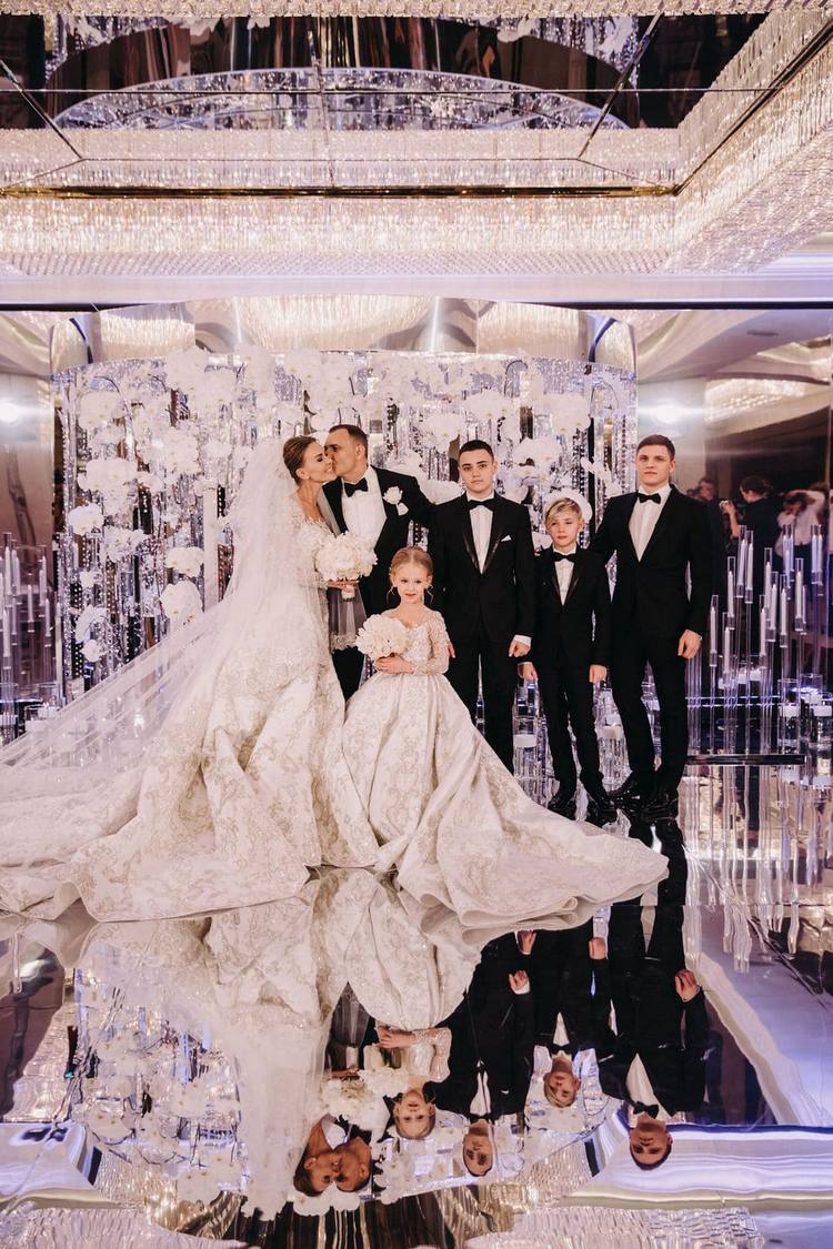 Ірина Білик назвала весілля дизайнера Олени Бернацької подією року (ФОТО, ВІДЕО) Ірина Білик назвала весілля дизайнера Олени Бернацької подією року (ФОТО, ВІДЕО)