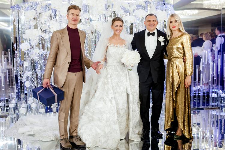 Ірина Білик назвала весілля дизайнера Олени Бернацької подією року (ФОТО, ВІДЕО) Ірина Білик назвала весілля дизайнера Олени Бернацької подією року (ФОТО, ВІДЕО)
