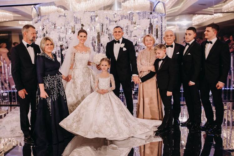 Ірина Білик назвала весілля дизайнера Олени Бернацької подією року (ФОТО, ВІДЕО) Ірина Білик назвала весілля дизайнера Олени Бернацької подією року (ФОТО, ВІДЕО)