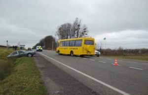 У Львівській області шкільний автобус потрапив в аварію: десять дітей госпіталізовані