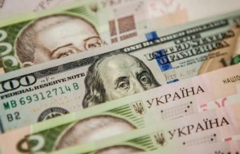 Курс долара на міжбанку знову падає