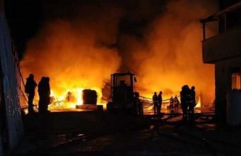 В Індії десятки людей загинули в результаті пожежі на фабриці