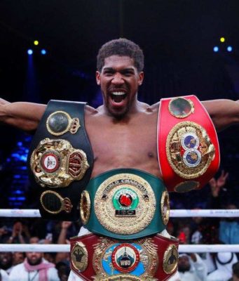 WBO зобов'язала Ентоні Джошуа протягом півроку провести бій з Олександром Усиком