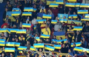 ФІФА оштрафувала Україну за червоно-чорний прапор на матчі проти Косово – ЗМІ ФІФА оштрафувала Україну за червоно-чорний прапор на матчі проти Косово – ЗМІ